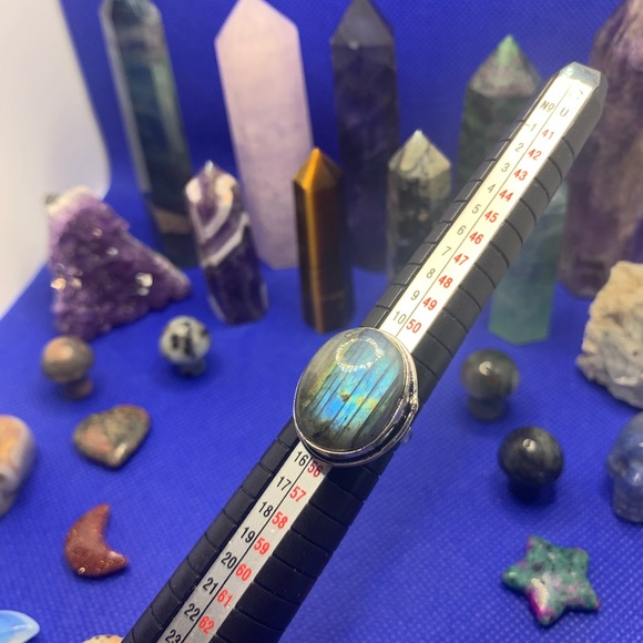 Flashy Striped Labradorite Oval Ring. .925 Sterling Plated. Size 6.5 - Picture 12 of 12